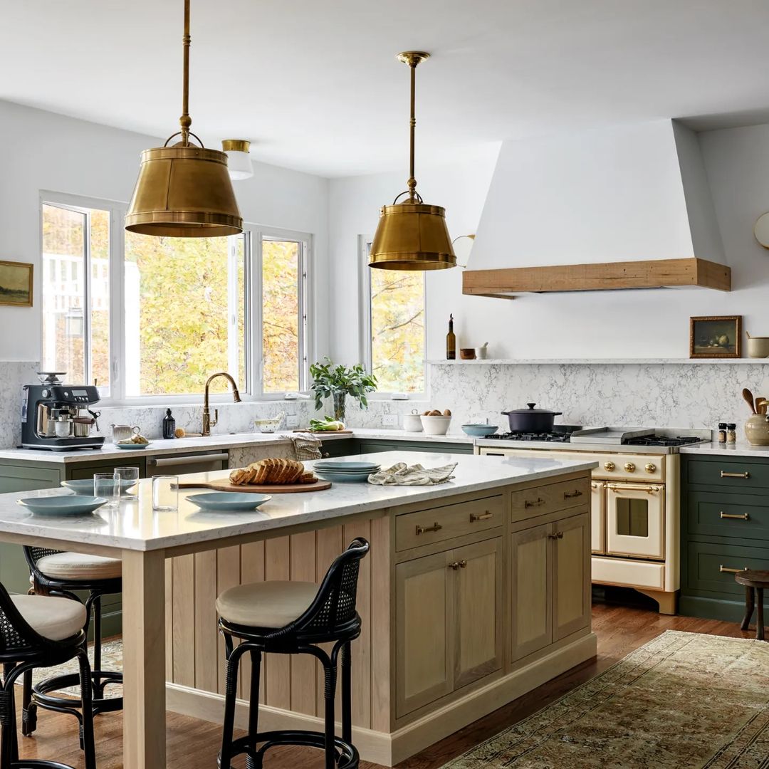 AmericanHardwds's tweet photo. Design a functional eat-in kitchen with #RealAmericanHardwood.
Project: Unique Kitchens and Baths
Photo: Stacy Zarin Goldberg
#ukbdesignstudio #ukbcabinetry #AmericanHardwoods #cabinetry #cabinets #kitchendesign #kitchens #design #interiordesign #designideas #designtrends https://t.co/6AG0xQ51zV