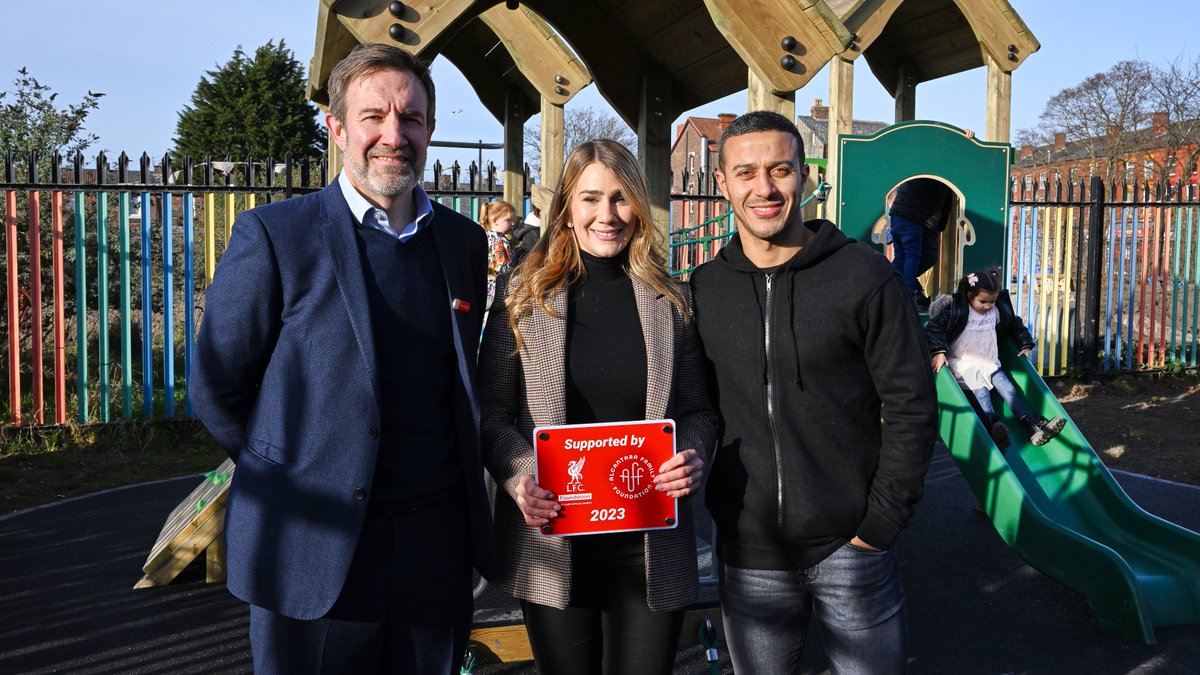 We're delighted to open the new playground at the Greenhouse Project alongside <a href="/juliavigas/">Júlia Vigas</a>, <a href="/Thiago6/">Thiago Alcantara</a> &amp; <a href="/alcantarafound/">AlcantaraFoundation</a> ❤️

Thiago 💬 "Our foundation’s work is to be a part of and involved in the cities where we live. We want to leave a piece of our body, our soul here"