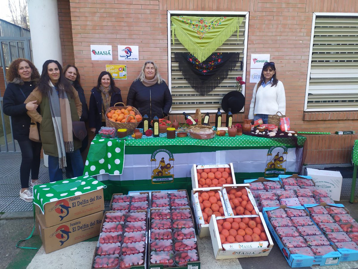 Hoy el AMPA del IES La Orden de Huelva ha organizado un desayuno saludable con la colaboración de varias empresas de Huelva y provincia que han donado sus productos para celebrar el día de Andalucía