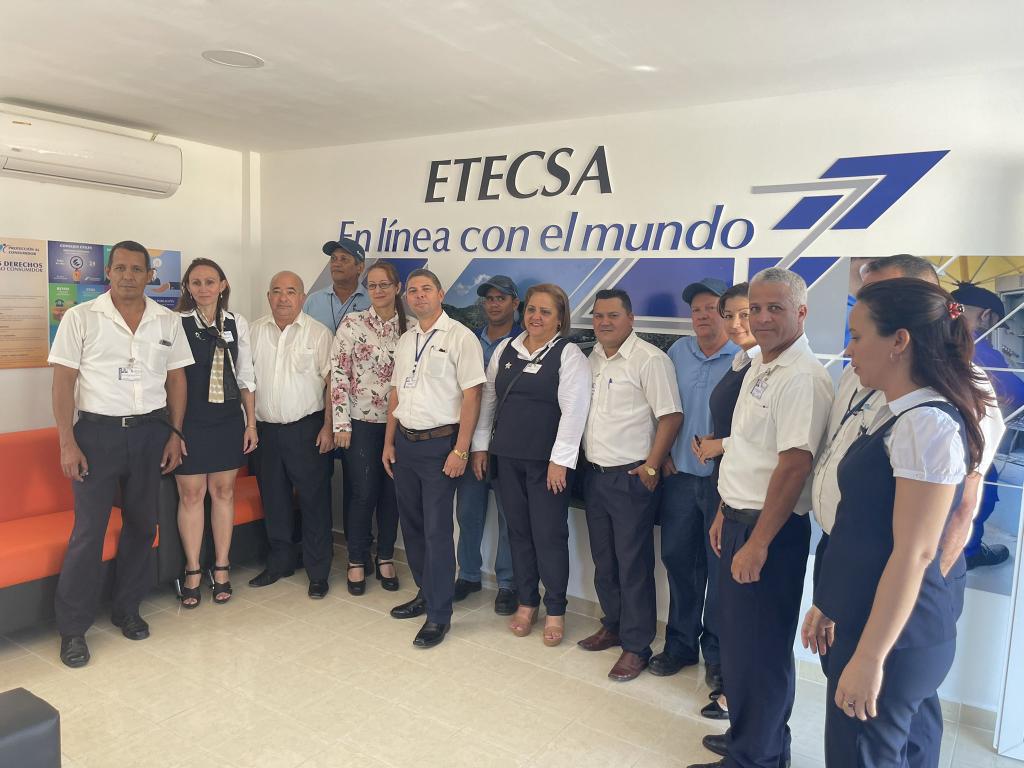 Participamos en la inauguración de la oficina comercial Buey Arriba #ProvinciaGranma. Con una imagen nueva y renovada, acercan los servicios de telecomunicaciones a los clientes, con alto sentido de pertenencia y profesionalidad
 #MejorEsPosible
<a href="/ETECSAGranma/">Bayamesa2025</a> <a href="/ErlinRondon/">Erlin Rondón</a>