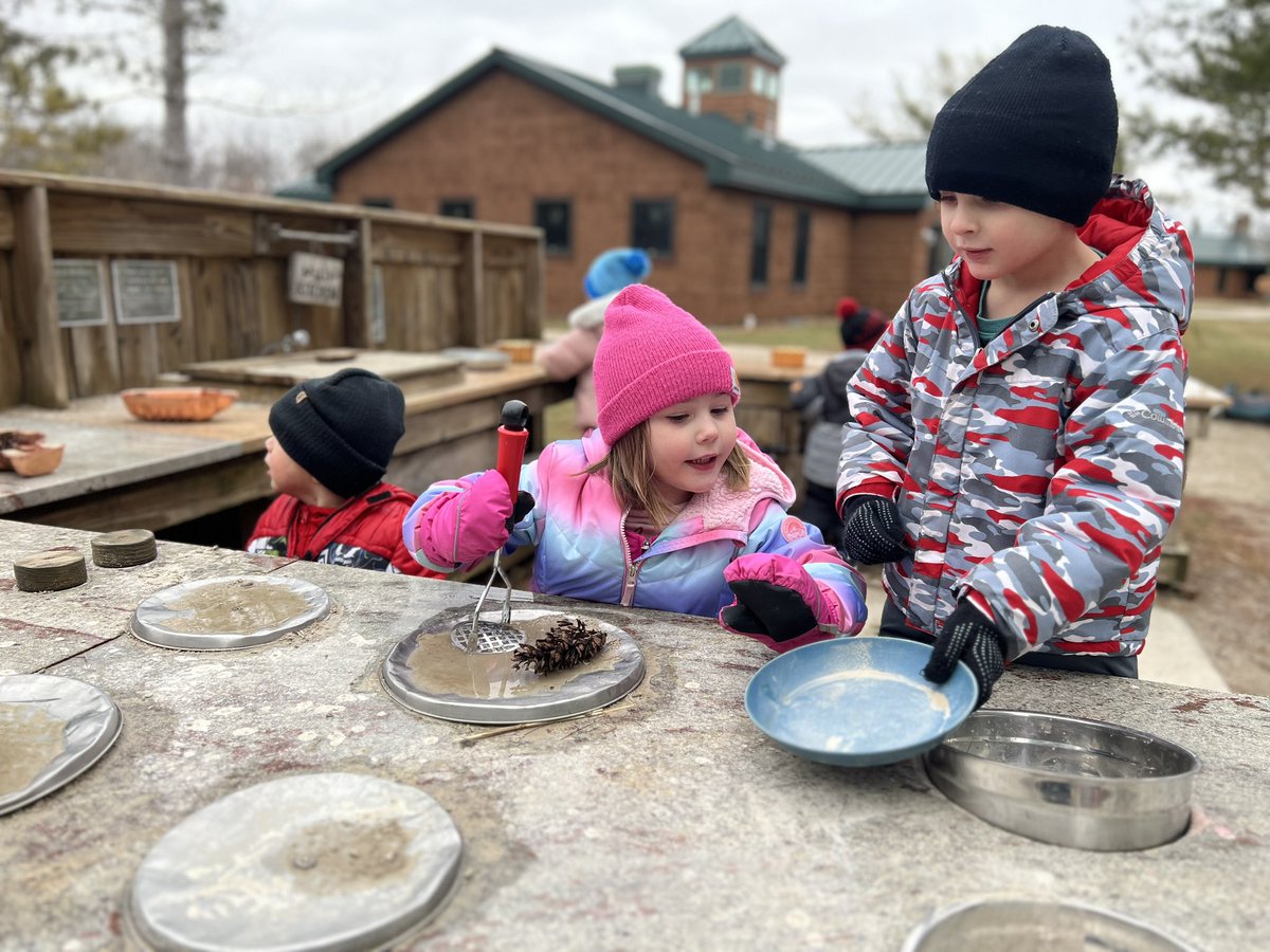 ECC had a blast at Hoover Forest Preserve this week!! They were making mud pies, going on an adventure and looking for birds out in the wilderness! #WeAreYorkville