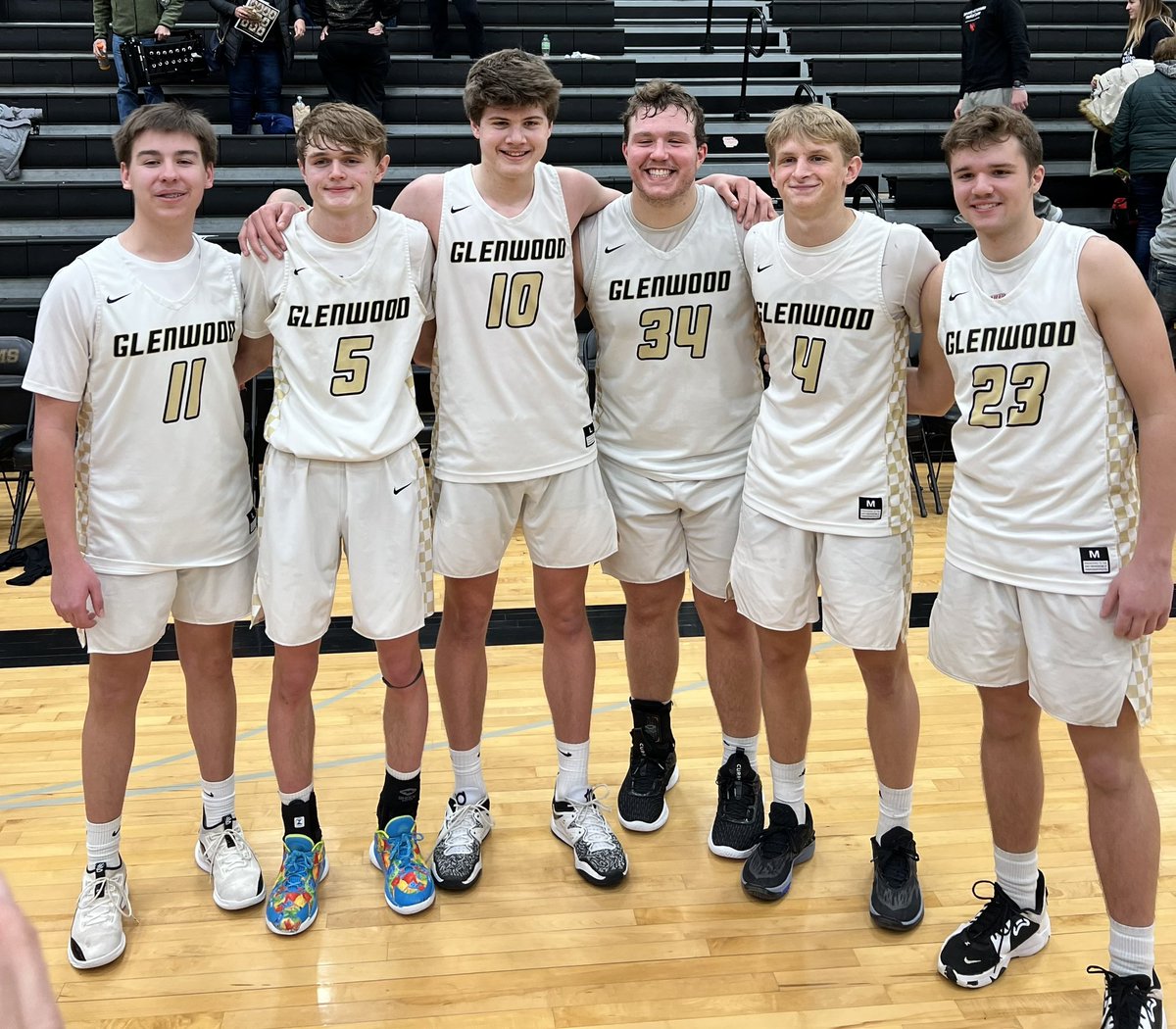 rtalich's tweet photo. Super proud of these Seniors on and off the court!!! Good luck to you in your next chapter of life!!! 🙏🏻 https://t.co/TYKEQ7D3eV