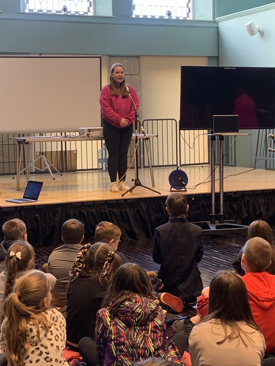 SYPrimary's tweet photo. Fhuair sinn cuireadh pàirt a gabhail ann an Seachdainn na Gàidhlig bho Hannah! Fhuair sinn cothrom ceangal a dhèanamh le Shannon ann an Ceap Breatainn agus leugh i sgeulachd dhuinn! @sngaidhlig #SeachdainNaGaidhlig #gàidhlig #FtMG https://t.co/L0M1TGBubh