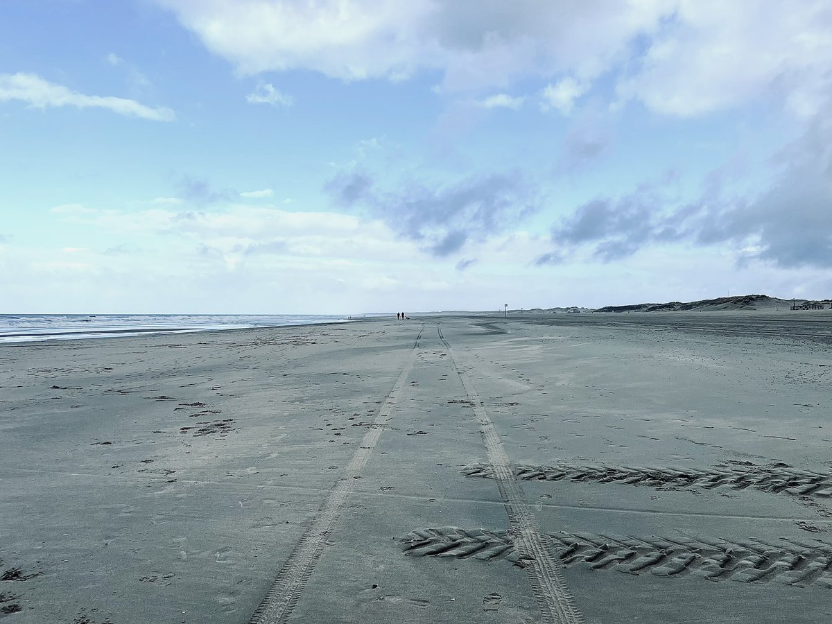 hierendaar's tweet photo. A day at the beach #hvh #hoekvanholland #beach #beachfun #landscape_capture #photography #thenetherlands #clouds #dutchweather https://t.co/7Iz6Shf9xT