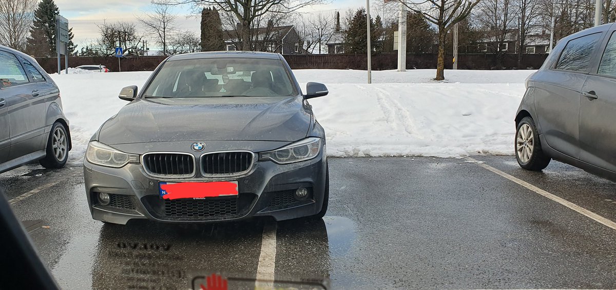 krogstad's tweet image. Gratuler med å parkere som en idiot så alle andre må snu og finne en annen parkeringsplass. #rant