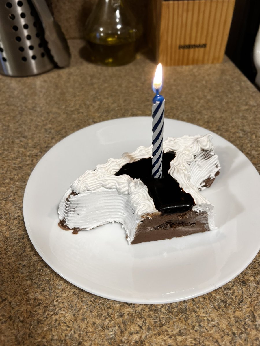 Mr_Met_00's tweet photo. @CarvelIceCream I love Fudgie!   Had a custom Fudgie with all chocolate ice cream made for me. https://t.co/zAEzZZ4wVH