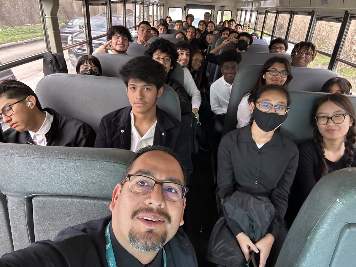The @KleinForest Jazz Orchestra and Jazz Lab Band 1 are on the way to the @UHouston MSM Jazz Festival!! Please wish us safe travels and our best performance 🙏🏽 Go Golden Eagle Band‼️🦅#flyhigh #JazzEducation @KleinISD @kleinfinearts @jenny_mcgown @JLanceAlexander @CrestonHerron