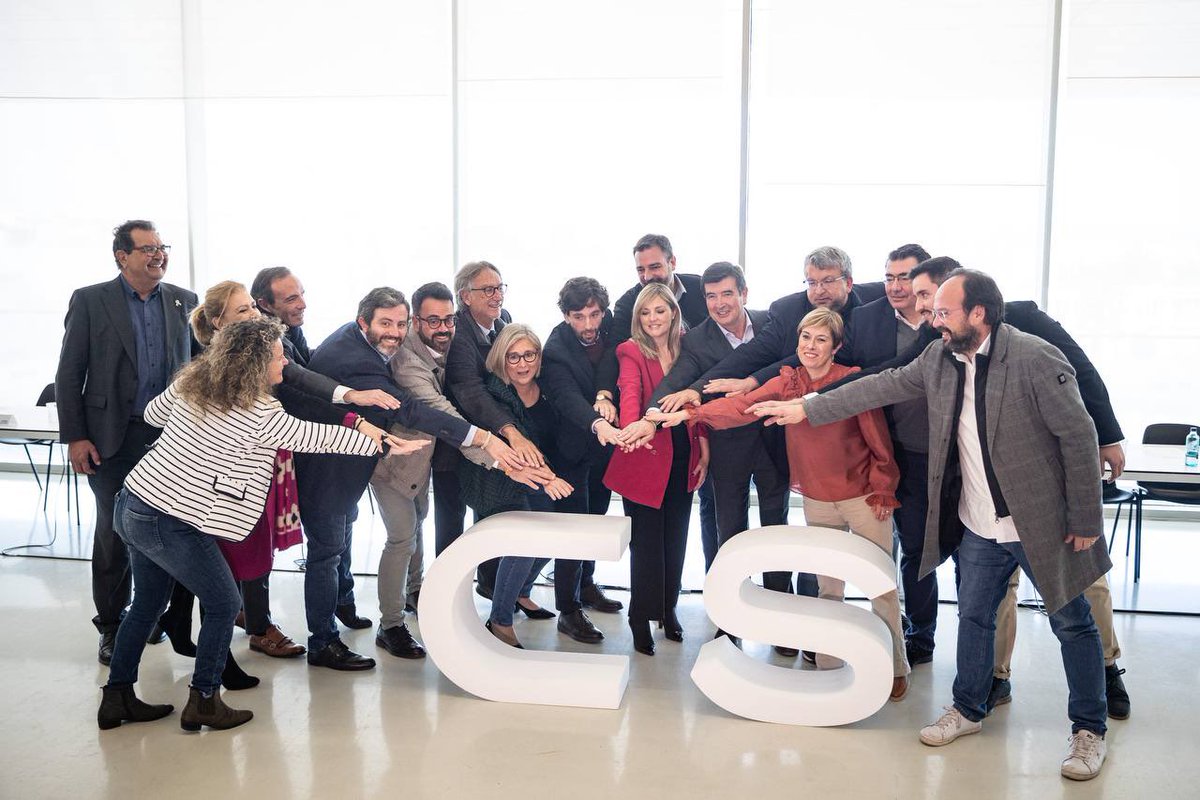 Hoy hemos celebrado el Comité Nacional en #Valencia.

Los valencianos no merecen ser la tierra de la corrupción de PP y PSOE, ni que su futuro esté lastrado por los nacionalistas. 
Merecen la alternativa de <a href="/CiudadanosCs/">Ciudadanos 🇪🇸🇪🇺</a> para garantizar un país moderno de libertad y de progreso.