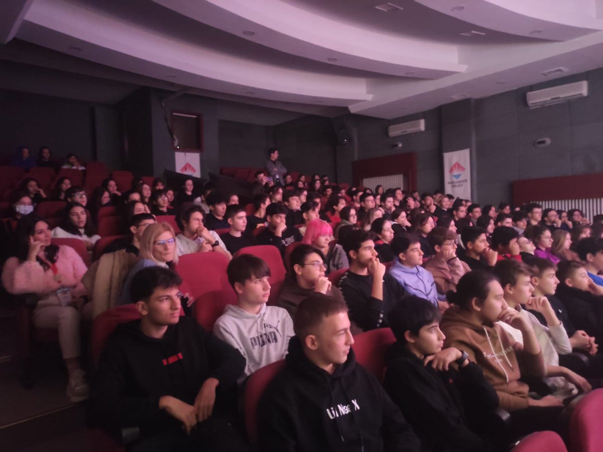 Yabancı oyuncuların oluşturduğu CLOUD THEATRE ekibi bugün de ortaokul ve lise öğrencilerimize “GREASE” adlı oyunlarını sergilediler.

The CLOUD THEATRE team,which consists of foreign actors staged their "GREASE" play for our middle and high school students today.