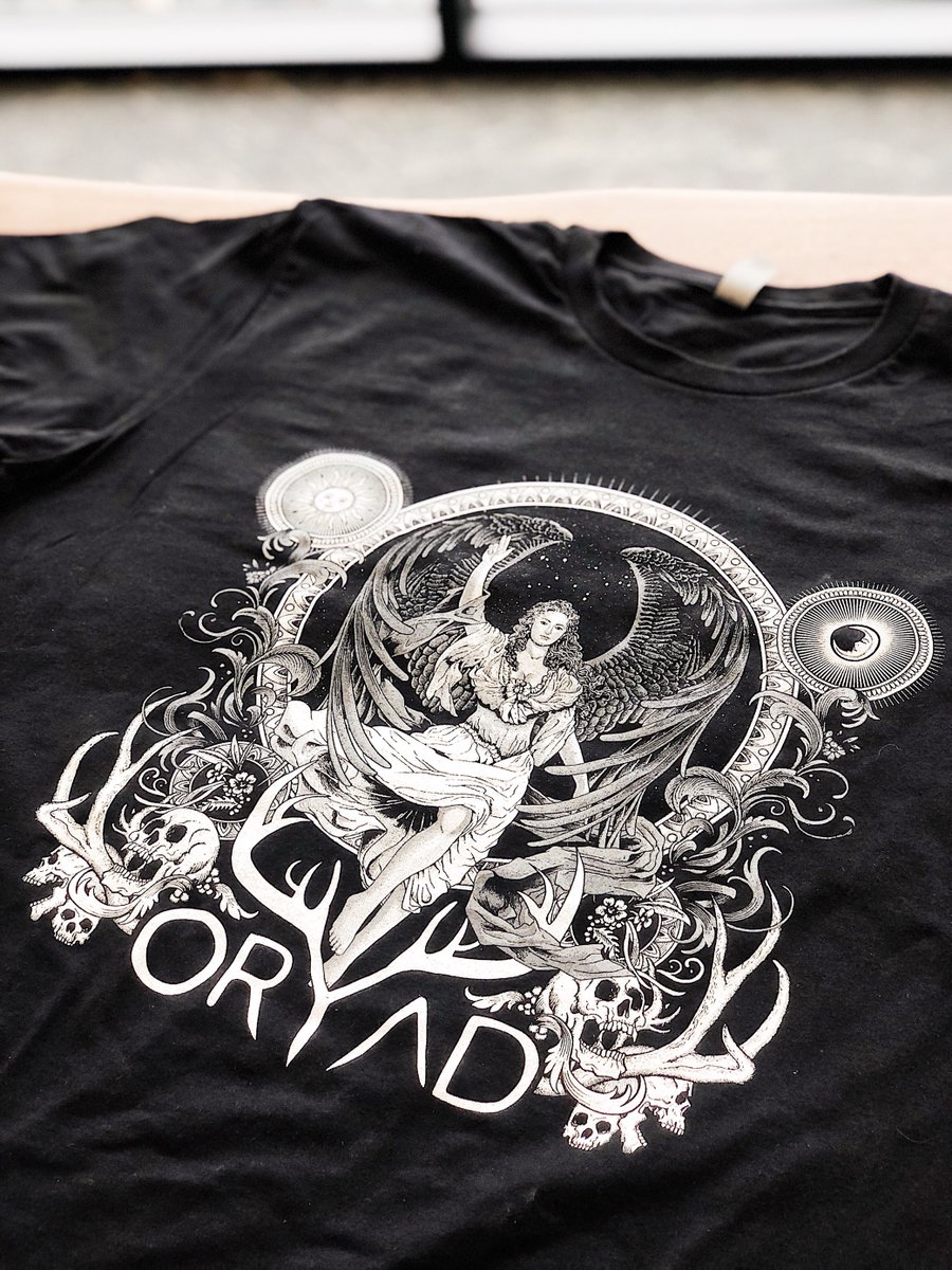 brokenarrowwear's tweet image. No detail is too small when it comes to printing awesome t-shirts and our precision techniques ensure every single detail is captured. 🎯💯
#alwaysonpoint
#CustomScreenPrinting