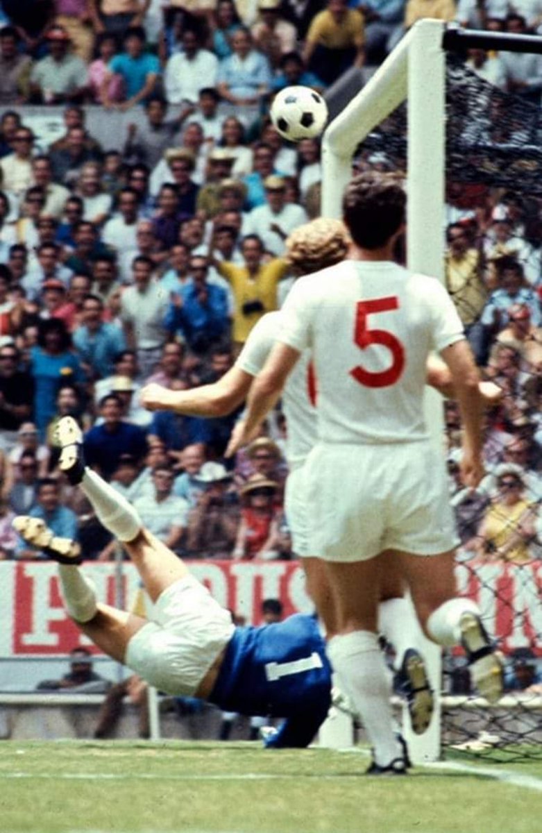 🥅 La mítica 《Parada del Siglo》 de #GordonBanks
🔙 07/06/1970
#Brazil 🆚️ #England 
🏆#WorldCup1970 #México70