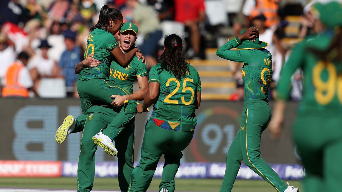 In the History of South Africa Cricket Whether it's men or women, they Never qualified for WC final of T20 & ODI.

Today South Africa W made this possible for whole South Africa country.

Great moment for whole Country.

1. 1992
2. Today

#ENGvSA #SaWvsEngw #ENGWvSAW 
 #SAvEng