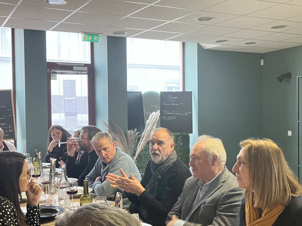 juliedelpech72's tweet photo. 👉 Aujourd'hui, je suis allée à la rencontre des maires de la #4CPS.

💬 Nous avons abordé les projets et les problématiques des différentes communes.

C'était pour moi l'occasion de leur présenter les différents #dispositifs que nous avons votés en faveur des #collectivités. https://t.co/bX69tz9n90