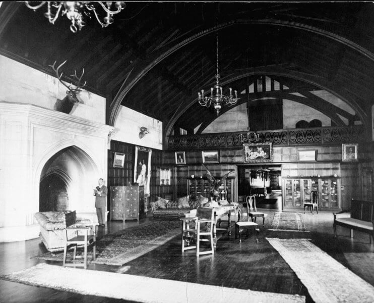 You don’t have to go to Europe to sleep in a castle; we’ve got one in our own backyard. Glen Eyrie makes for a great getaway destination. bit.ly/3DdEHo9 

#CastleinColorado #ThingstodoinColoardo #WinterActivities