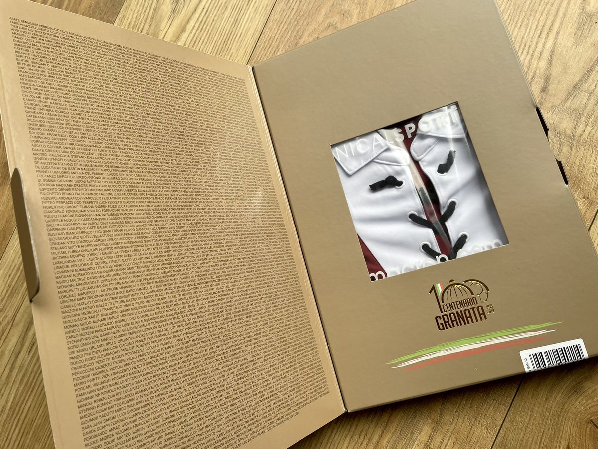 CalcioEngland's tweet photo. #FootballShirtFriday #106a

A 3-volume edition for a shirt that warrants some special treatment!

#Reggiana 2019 Centenary Shirt, let’s start with the packaging…a golden box complete with centenary logo and vintage photography https://t.co/FsdNVRNSEz