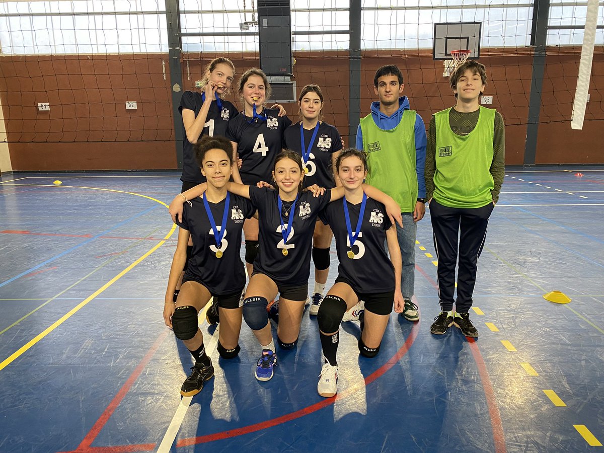 as_lyceeCdg's tweet photo. L’équipe fille du lycée CDG Dijon est championne d’académie en volley 4x4 devant la Saône et Loire, l’Yonne et la Nièvre à Autun. @lycCDGDijon @UNSSdijon @UNSS21 #asvolleydijon https://t.co/b8L6iiwCwZ