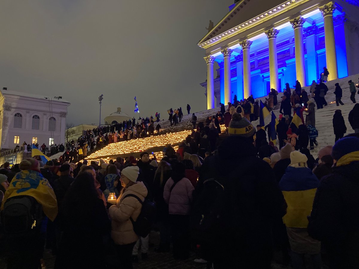HundredSparkle's tweet photo. #LightWillWinOverDarkness #LightForUkraine
#SlavaUkraini #Helsinki #Senaatintori https://t.co/CDfmPmjnUK