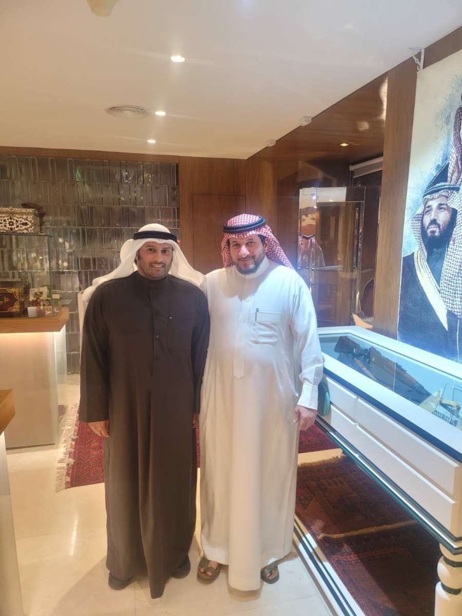 hhh12589's tweet photo. المهندس/مساعد سلمان بن يحيى مع وليد الدريويش بوسعد  
صاحب #متحف و #معرض بحر العود  في #الرياض 
شارع  العليا 🇸🇦 #العوازم #الرياض_محلات https://t.co/ugPrtq8gdM