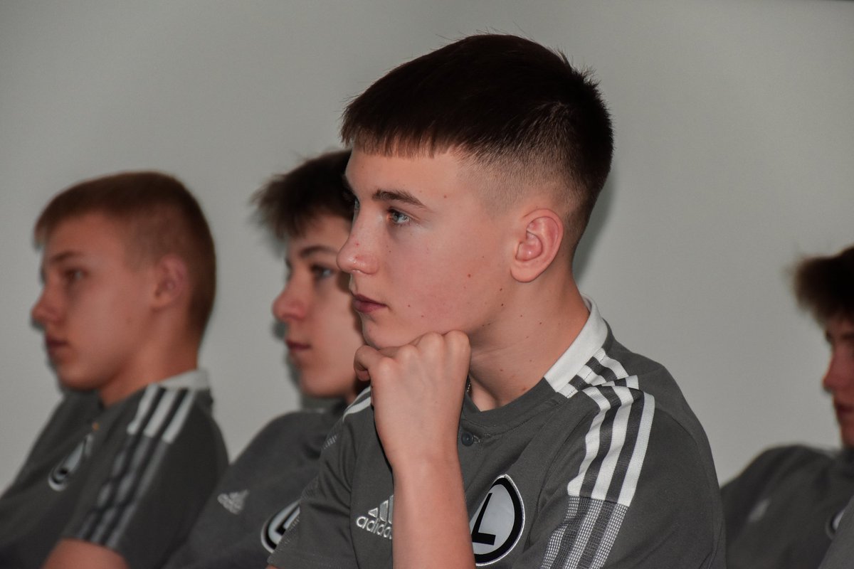 Akademia_Legii's tweet photo. 👨‍🏫 Chłopcy z drużyny #U15 spotkali się z @olawizor - ekspertem od social mediów - w ramach Programu "Akademia Pełna Kultury".

Więcej ⬇️

https://t.co/NNzi4vzIww

📸 @kuba_wydra https://t.co/myzmtsUXqr