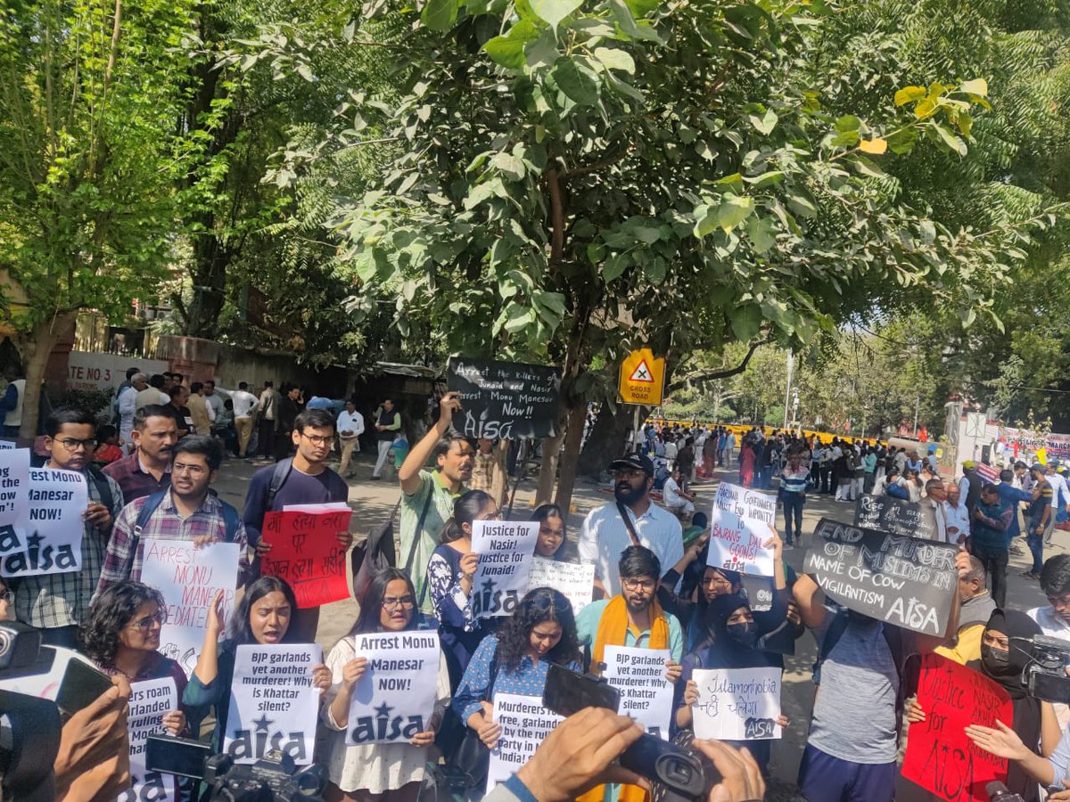 aisa_delhi's tweet photo. Glimpses from the protest at Jantar Mantar against the murder of #Junaid &amp; #Nasir by #BajrangDal goons! 

Arrest #MonuManesar! 
Rajasthan Government &amp; Haryana Government must end impunity to murderers! https://t.co/XWP55Znkju