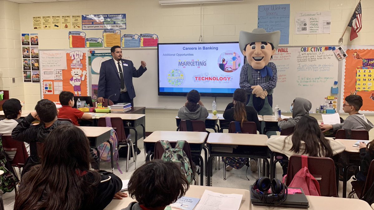 lsnbank's tweet photo. LSNB believes in setting our younger generations up for success by educating them in finance literacy. We are proud to give back to the communities that we love and serve. 
Lone Star National Bank… We Do What The Little Banks Can’t and The Big Banks Won’t. 

#LSNB #education https://t.co/gtIvPxdyOS