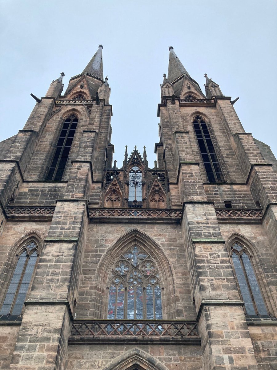 Die #Elisabethkirche ist ja kaum vom Kölner Dom zu unterscheiden. (@ Elisabethkirche in Marburg, Hessen) swarmapp.com/c/5kqtoxvHWUv