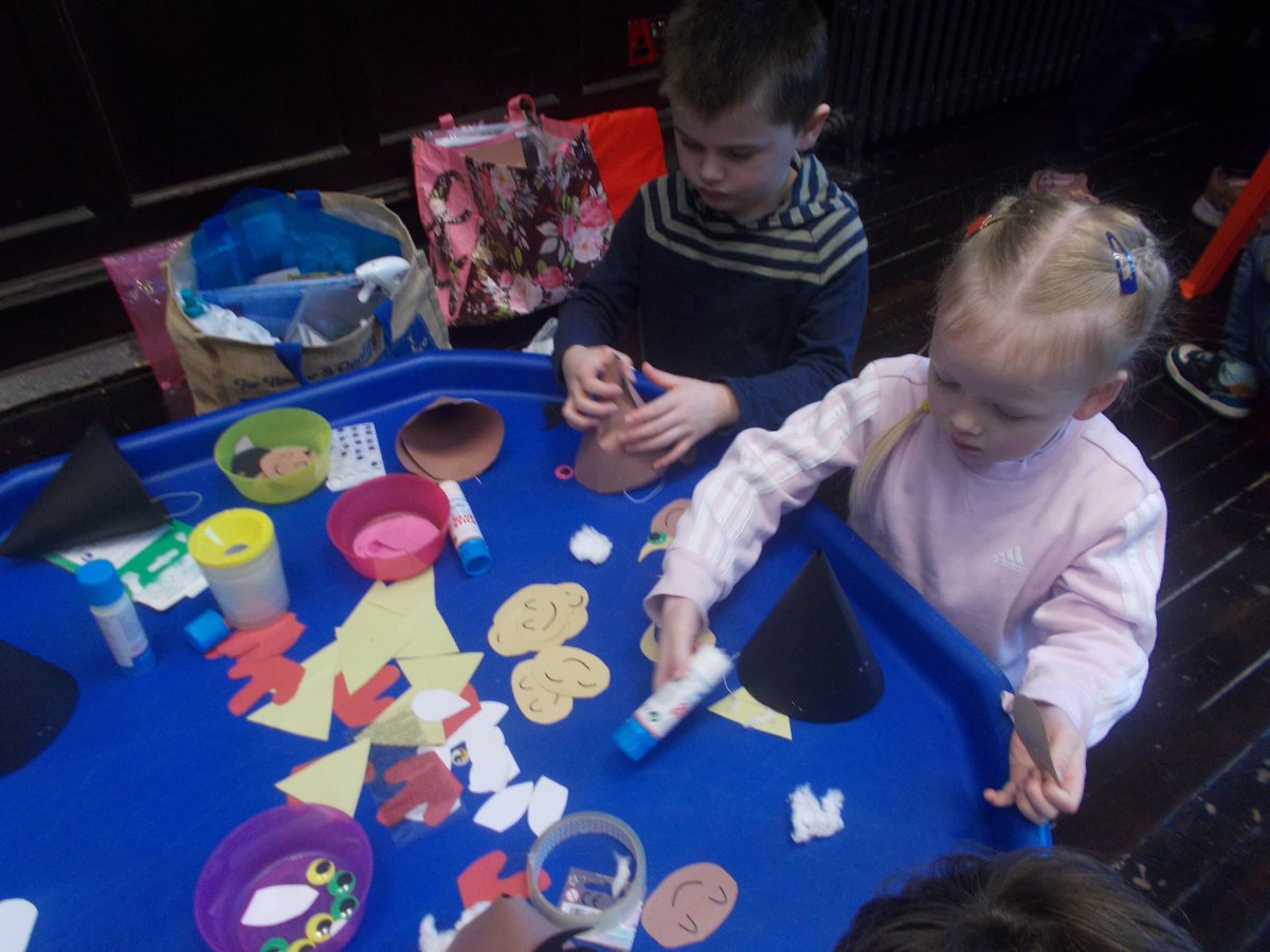 SYPrimary's tweet photo. Bha tòrr spòrs aig an Sgoil Àraich againn an-diugh nuair a chaidh iad gu seisean ‘Thig a Chluich’ airson Seachdainn na Gàidhlig! Our nursery had so much fun had the Thig a Chluich session for Seachdainn na Gàidhlig! @sngaidhlig #SeachdainNaGaidhlig #gàidhlig #thigachluich #FtMG https://t.co/TDrtMchohS