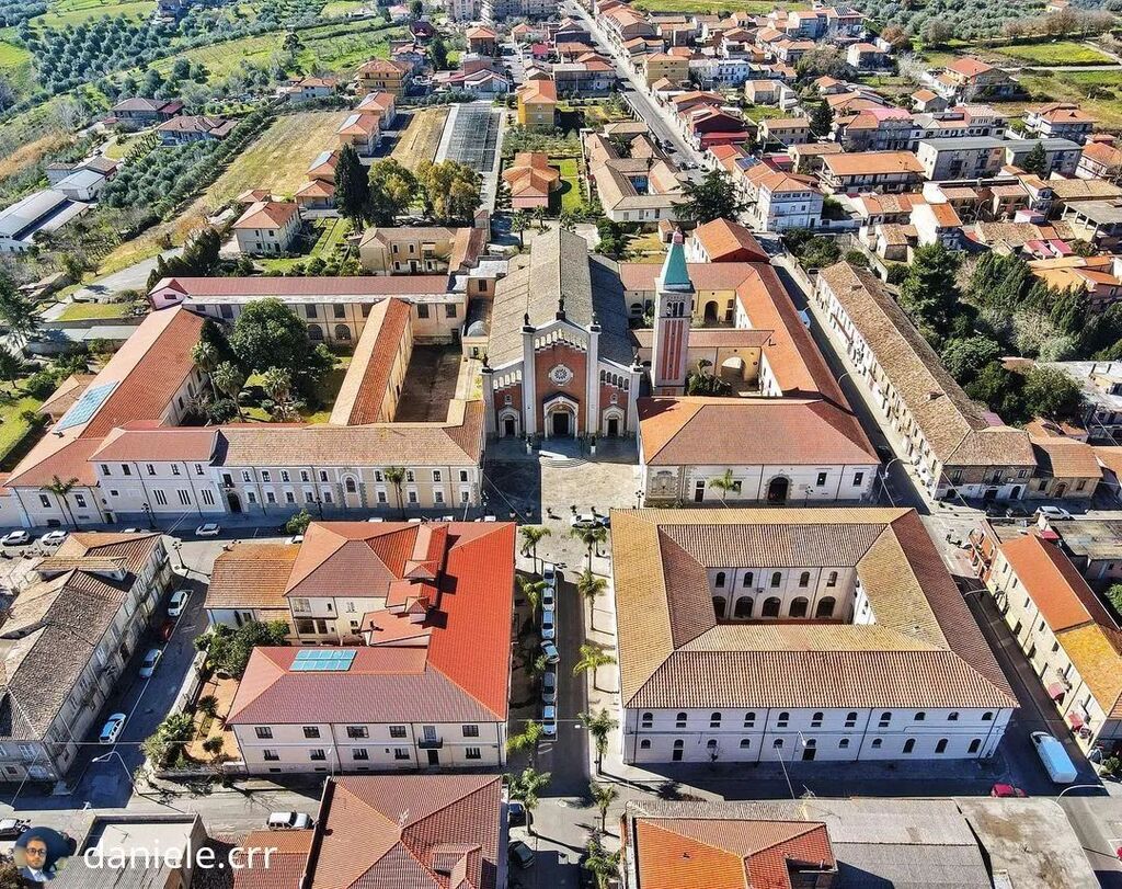 CalabriaTweet's tweet photo. In volo sulla Cattedrale di Mileto (VV). Grazie a @daniele.crr per questo scatto!
#mileto #vibovalentia #calabriatweet #visititaly #visit #travel #traveling #chiesa #church #cattedrale #cathedral #dronestagram #dronephotography #calabriadamare #beautiful… https://t.co/JD4d3ze5o7 https://t.co/vFDCuZZyvW