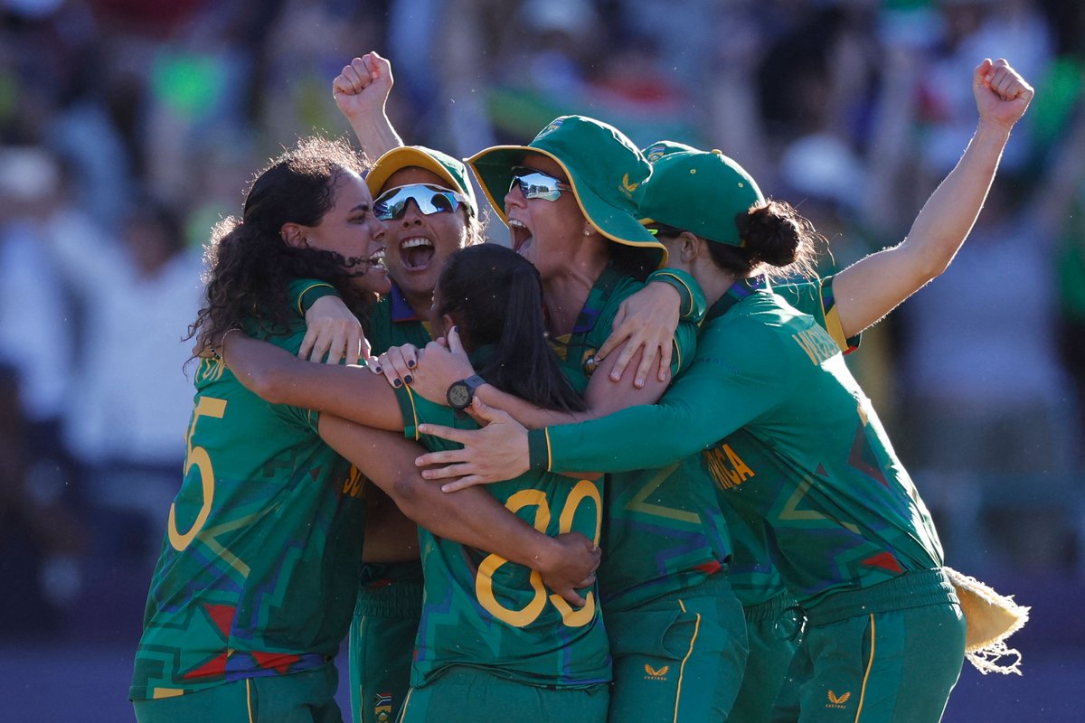 ICC's tweet photo. What a feeling for South Africa 🇿🇦

#ENGvSA | #T20WorldCup | #TurnItUp https://t.co/GW8y1tdvAv