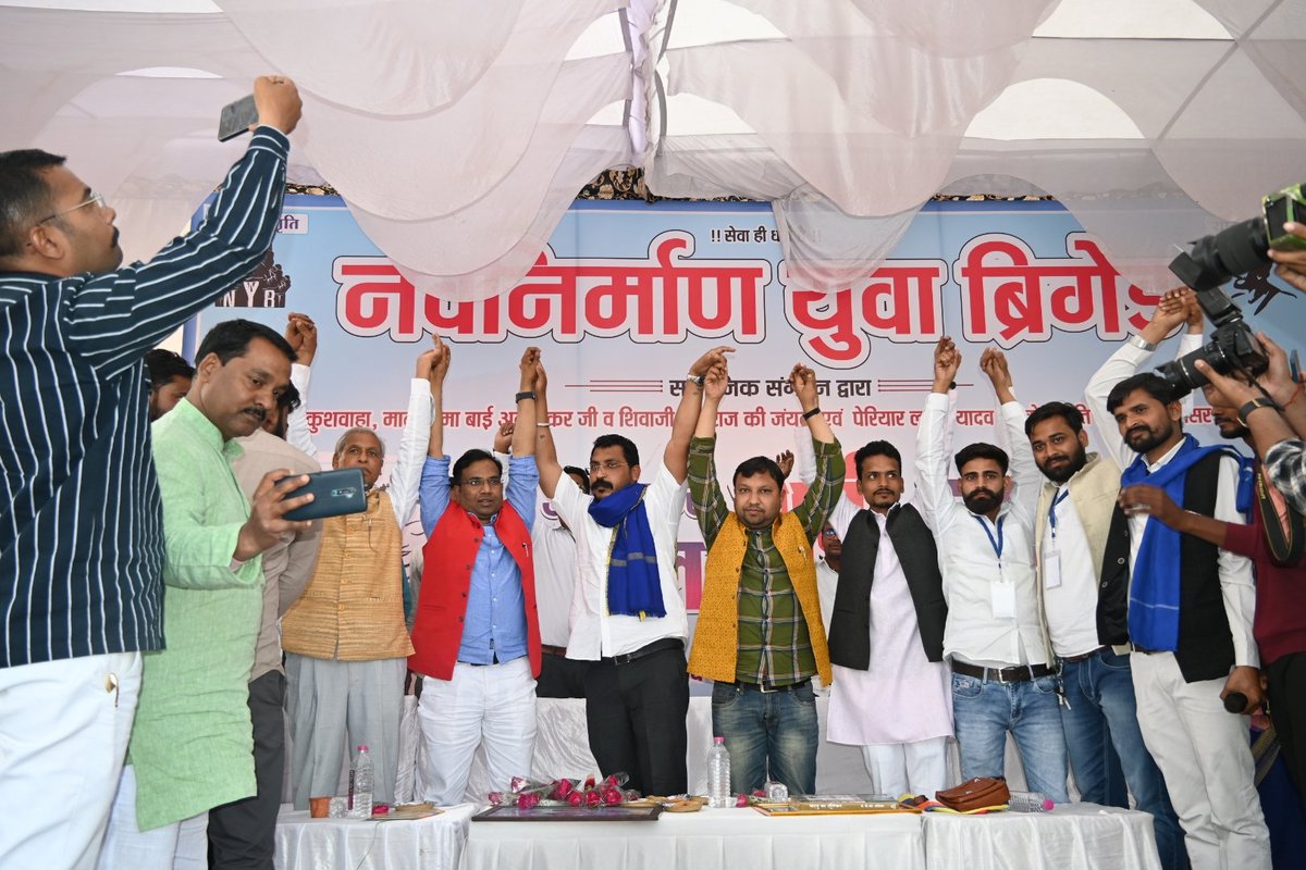 Maytree_Aazad's tweet photo. आज उत्तर प्रदेश लखनऊ के जिला बाराबंकी में अपनों के बीच @BhimArmyChief चन्द्र शेखर आजाद जी। https://t.co/ctyQH98ctW