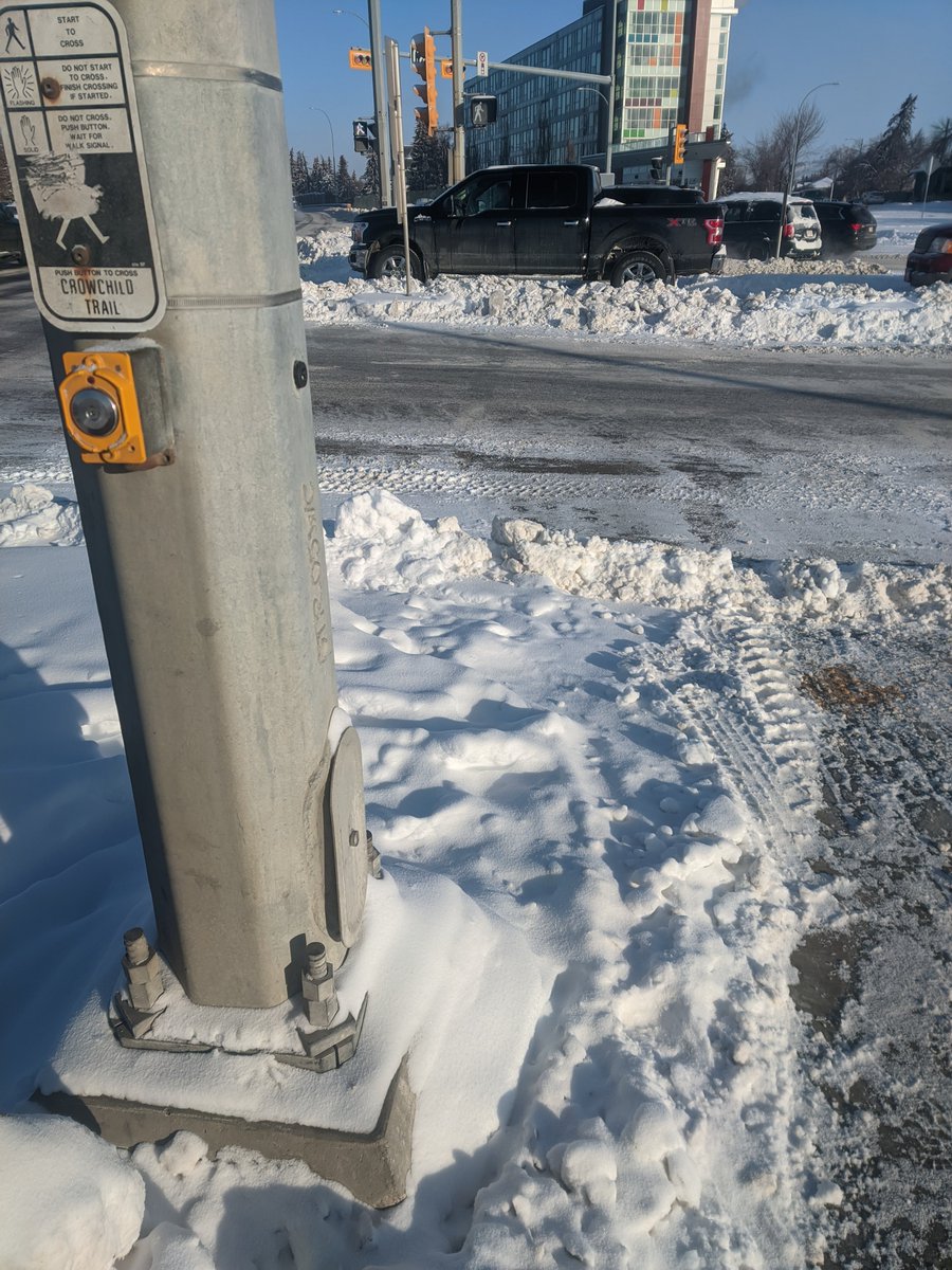 davidbarrettyyc's tweet image. Forgot my mountaineering equipment this morning. Guess it means I can't cross anywhere at Crowchild and 24th ave NW today.