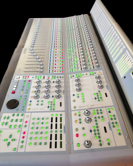 If you’re in the market for a studio controller with power, versatility, and value, we currently have a number of used ICON D-Commands available on Resurface. 

Browse our inventory for a great deal! bit.ly/3iZWY1e

#proaudio #audiomixing #audioengineer