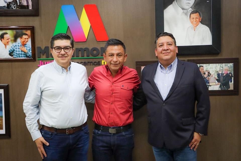 Productiva reunión con José Piña Álvarez, Presidente de la CANADEVI Laguna y Ricardo Delgado Robles, notario público, con quienes trabajaremos de la mano para dinamizar el desarrollo inmobiliario en nuestro municipio.

<a href="/mrikelme/">Miguel Riquelme</a> 
#JuntosLoHacemosMuchoMejor