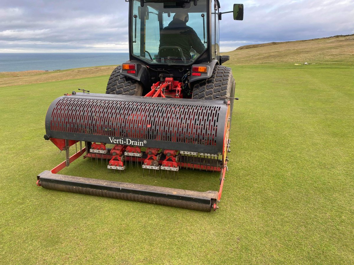 BGreenkeeping's tweet photo. This week we have carried out some aeration on the greens using needle star tines. We then applied a light top dressing before some rain , the greens have then been brushed and hand cut ready for the weekend. ⛳️🏌️‍♂️💨☀️☔️ https://t.co/aMduaf1tAS