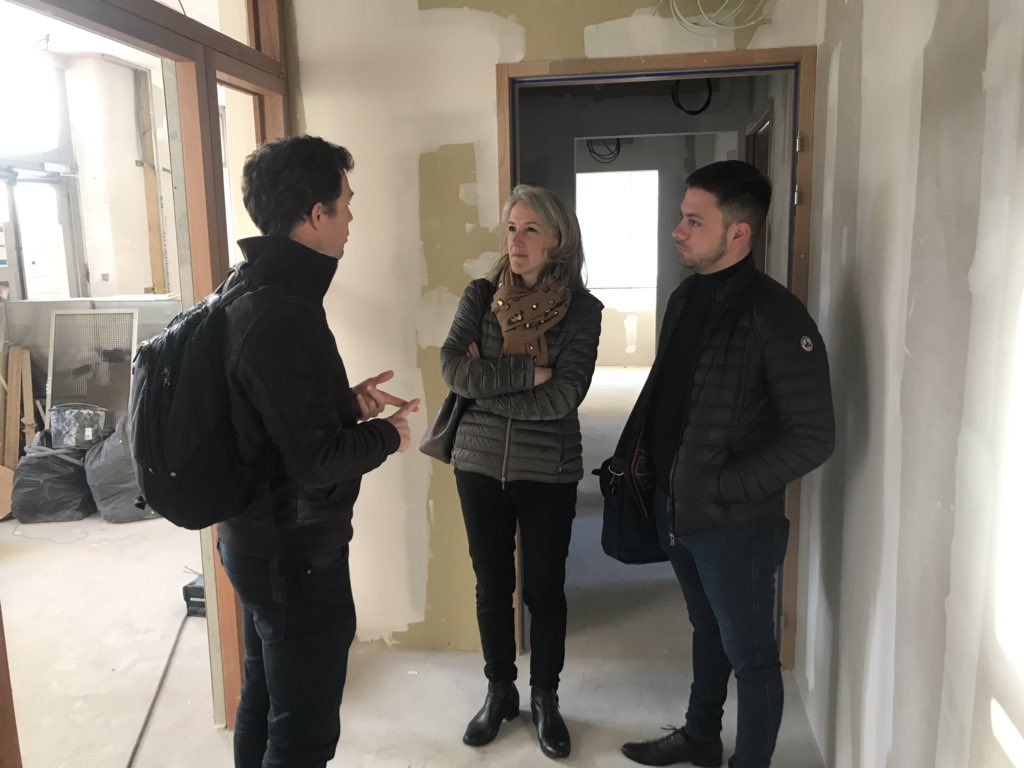 ServaneHugues's tweet photo. Ravie d’être aux côtés d’Alexandre Sage pour visiter les futurs locaux de l’association #Solident.
Un projet innovant qui permet d’améliorer l'accès aux soins des personnes les plus vulnérables et qui contribue à ↘️ les inégalités.
Rendez-vous dès cet été pour l’ouverture ! 🦷 https://t.co/oO2YFVVn8h