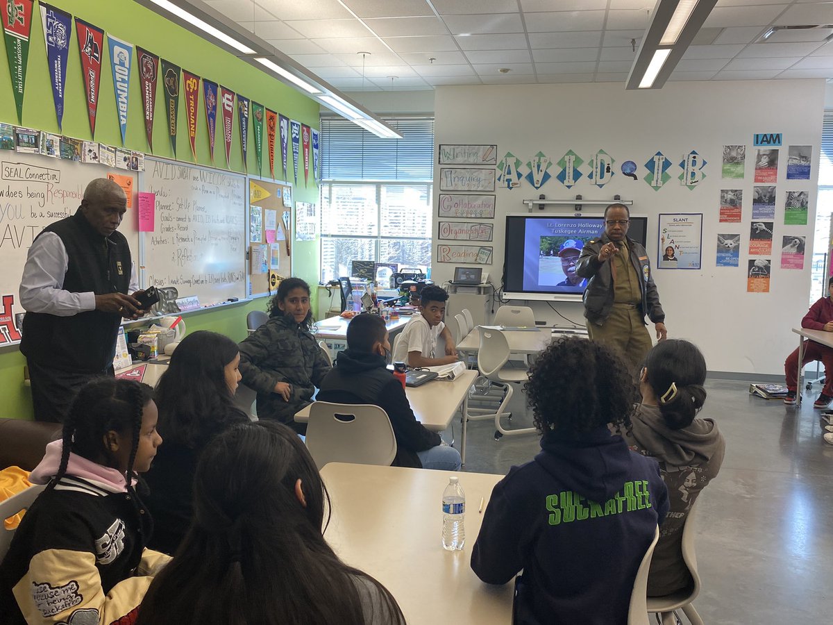 deerob55's tweet photo. JH AVID Scholars were mesmerized by the enactment and tribute to Tuskegee Airmen by John McCaskill. Thanks CCNA for another  great experience .@JeffHoustonPK8 @AVID4College @CCNAlexandria https://t.co/6faggGaqBP
