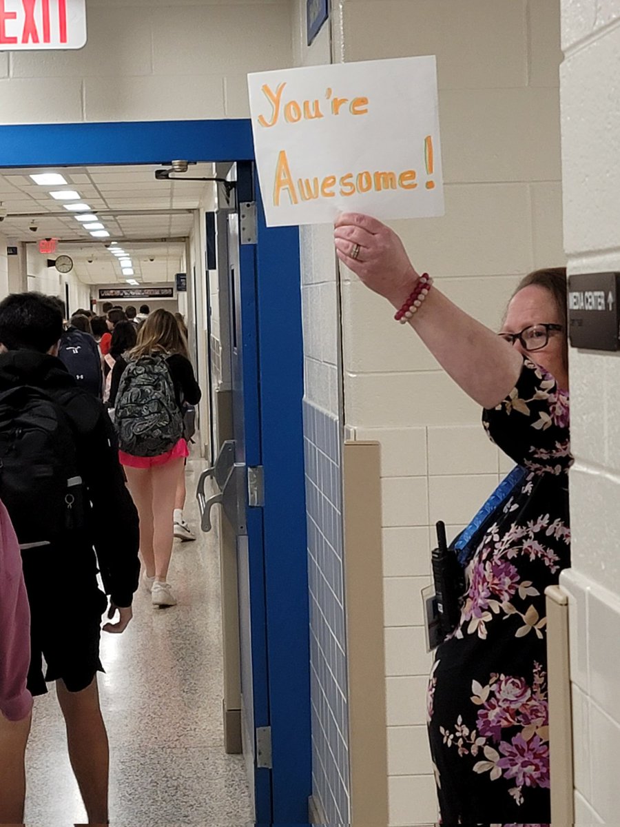 ChrisArpante's tweet photo. Visiting @JLSMS_Official is a total bucket filler from simply walking down the hall to visiting the @AWS Think Big Space to see 2nd Gr Ss visiting to engage in design thinking &amp; creating meaningful projects. Amazing Day @lcpsofficial @csforlcps! https://t.co/yaD4sEL8oG