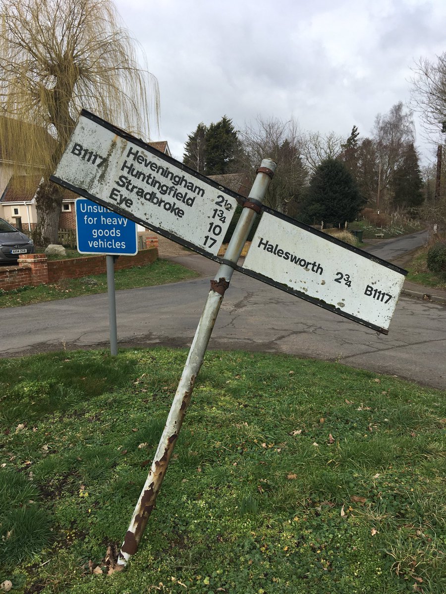 mikewporter's tweet image. ⁦@FingerpostFri⁩ sign posts that have been damaged in our village for the last 3+years and ⁦@Suffolk council are not prepared to renew or replace #fingerpostfriday ⁦@SuffolkHighways⁩ #shameonyou #inefficient #healthandsafety #tired #onthelean #lostinSuffolk