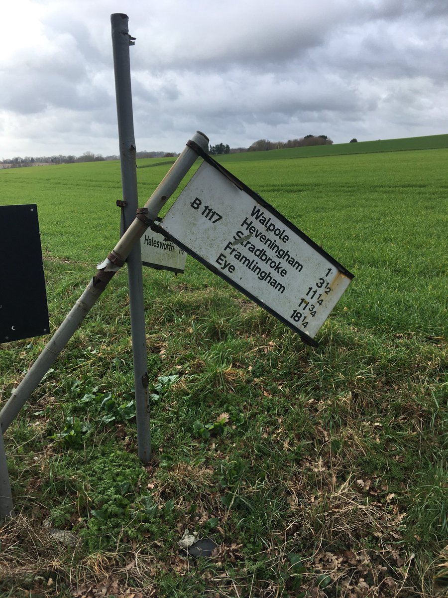 mikewporter's tweet image. ⁦@FingerpostFri⁩ sign posts that have been damaged in our village for the last 3+years and ⁦@Suffolk council are not prepared to renew or replace #fingerpostfriday ⁦@SuffolkHighways⁩ #shameonyou #inefficient #healthandsafety #tired #onthelean #lostinSuffolk