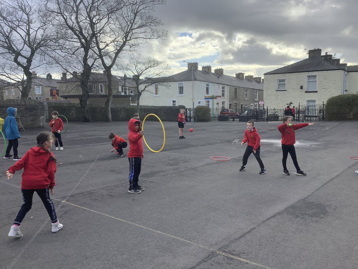 pp_accrington's tweet photo. Some excellent throwing and catching skills practised today, a lovely end to a great first week back in #class15 https://t.co/bNLWqVhwsU