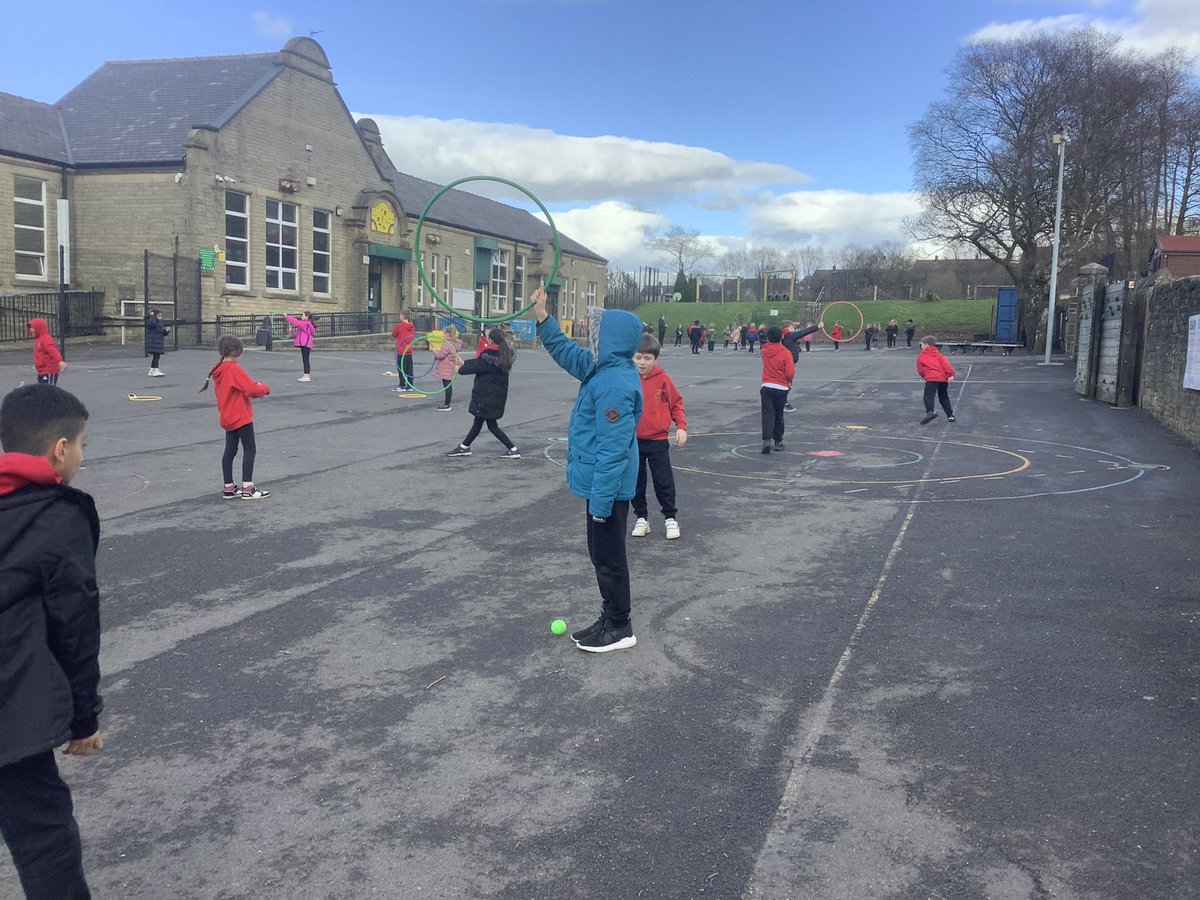 pp_accrington's tweet photo. Some excellent throwing and catching skills practised today, a lovely end to a great first week back in #class15 https://t.co/bNLWqVhwsU