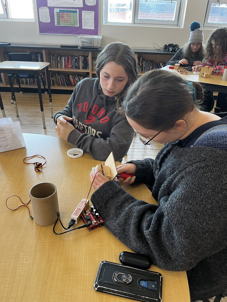 QueenMaryPS's tweet photo. Grade 7/8 classes learning to “Make Stuff Move” today! Hands on science and exploration is once again proving to be engaging work!! #wearekpr #kprschools #handsonscience https://t.co/AA3ozatlgR