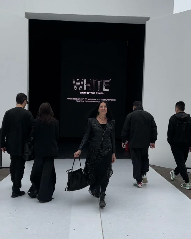 LaraMagoni's tweet photo. Nel cuore di #Milano, avvolta dalla magia e dal fascino della #FashionWeek, per la cerimonia inaugurale di #WhiteShow: vetrina di fama mondiale della moda contemporary, tradeshow di riferimento per il #Womenswear internazionale nel Tortona Fashion District 👗 https://t.co/1ggDEPe5It