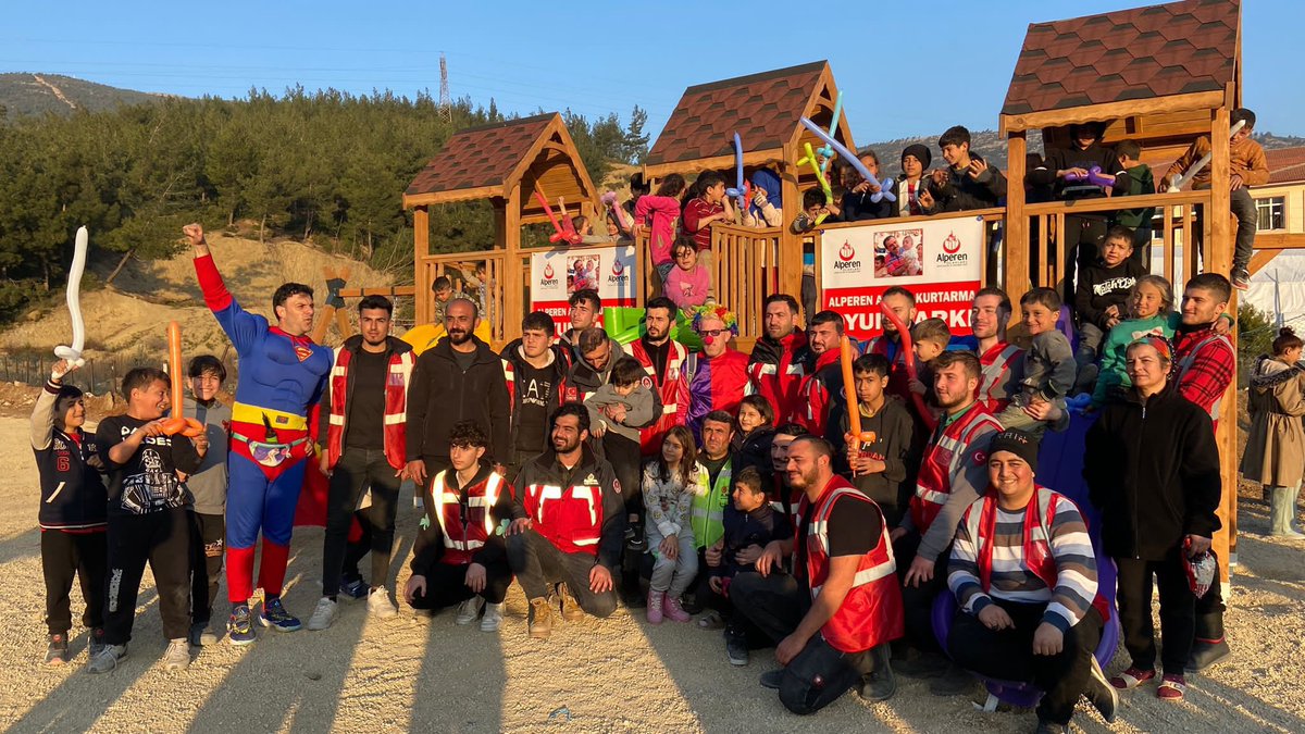 AlperenOcakGM's tweet photo. Hatay ilimizde Alperen Arama Kurtarma Oyun Parkımızı kurarak depremzede çocuklarımız ile birlikte bir dizi etkinlik düzenleyip, minik kalplerimizin heyecanına ortak olduk. https://t.co/jObgrvYouc
