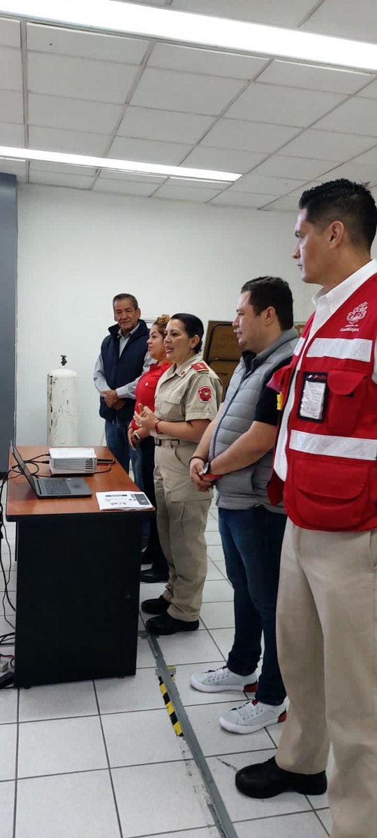 sergioramloz's tweet photo. Está en marcha el Curso Avanzado de Evacuación, impartido por las áreas de Capacitación de @PCYBOMGDL y de @UMPCyBZ, dirigido para  miembros de la Asociación Nacional de Profesionales en Protección Civil y Combate de Incendios, la #ANPCI, teniendo como sede la base 5 de GDL. https://t.co/1mzi5FWvjL