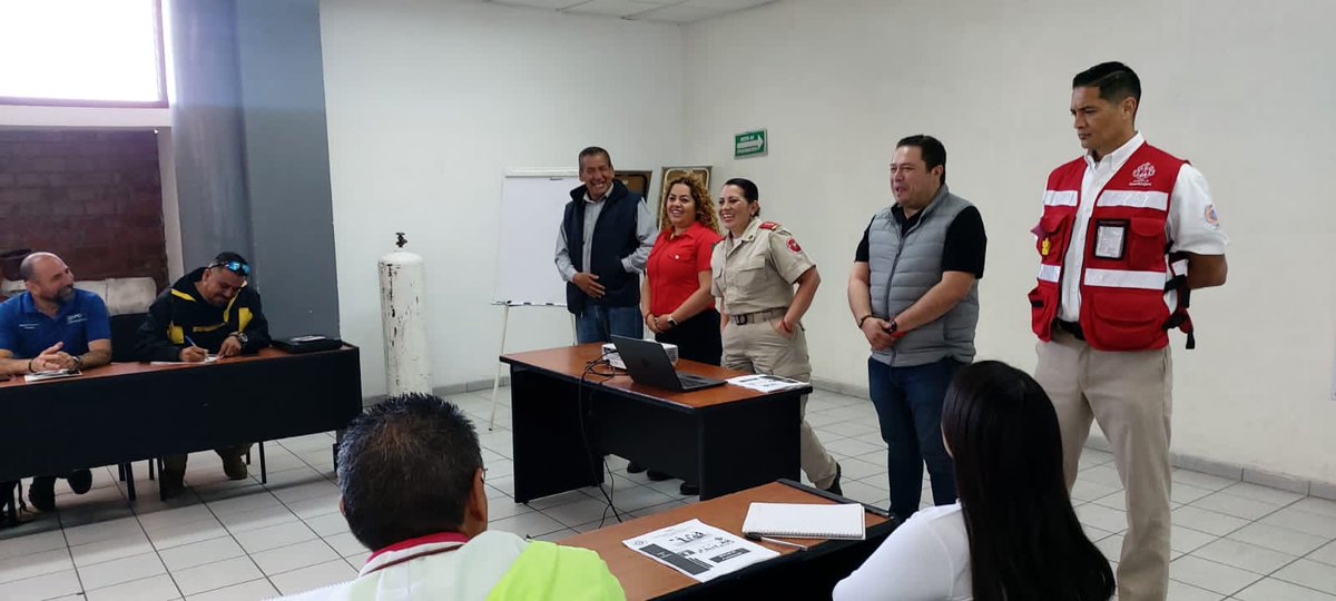 sergioramloz's tweet photo. Está en marcha el Curso Avanzado de Evacuación, impartido por las áreas de Capacitación de @PCYBOMGDL y de @UMPCyBZ, dirigido para  miembros de la Asociación Nacional de Profesionales en Protección Civil y Combate de Incendios, la #ANPCI, teniendo como sede la base 5 de GDL. https://t.co/1mzi5FWvjL