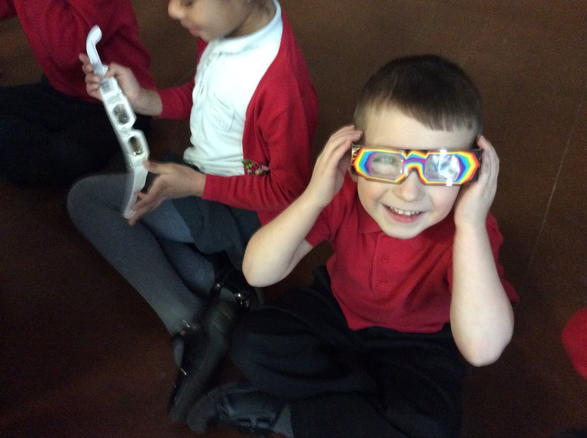MrsRPye's tweet photo. Class 2 had  an exciting morning learning about light with Wingfield Academy @RedscopeSchool https://t.co/0jicB1Fjiu