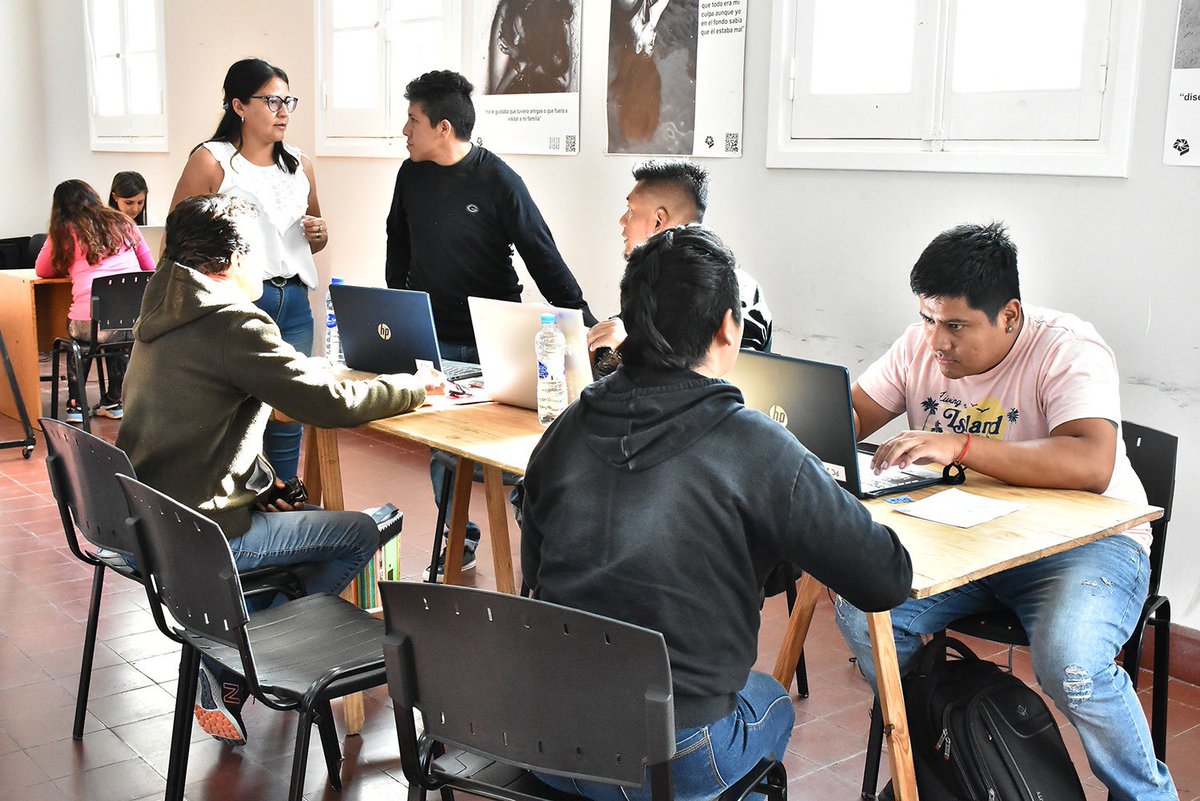 MGDSalta's tweet photo. ¿Qué si estamos felices 😀? Más de 450 inscriptas e inscriptos para Constructoras 2023. Este año, más mujeres y LGBTIQ+ se capacitarán en oficios de la construcción 👷‍♀️. ¿Qué queremos lograr? Que se inserten en el rubro, históricamente masculinizado y con mejores remuneraciones. https://t.co/0izvkVfxu3