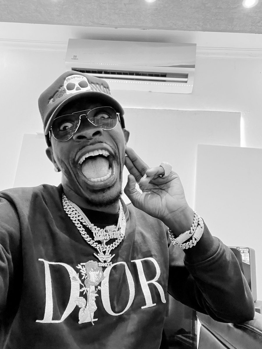 LakpazG's tweet image. Somebody say Shatta Wale is releasing songs like sperms 😂
#Aviator
#NoCap
#EndsMeat
#BornGreat