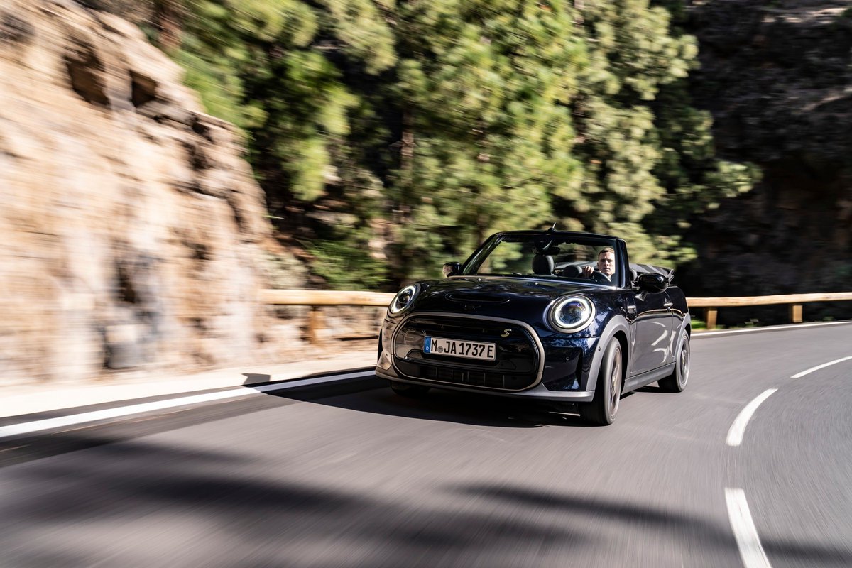 Marking 30 years since the launch of the original MINI Convertible, the MINI Cooper SE Convertible sets another strong impulse on the way to becoming a fully electric brand. With just 150 of these cars available in the UK and limited to only 999 worldwide. ⚡